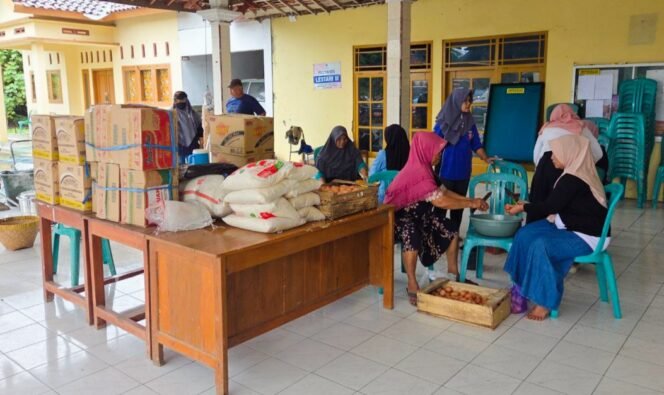 
					Pemkab Pemalang Dirikan Dapur Umum Bantu Korban Banjir Kecamatan Ulujami