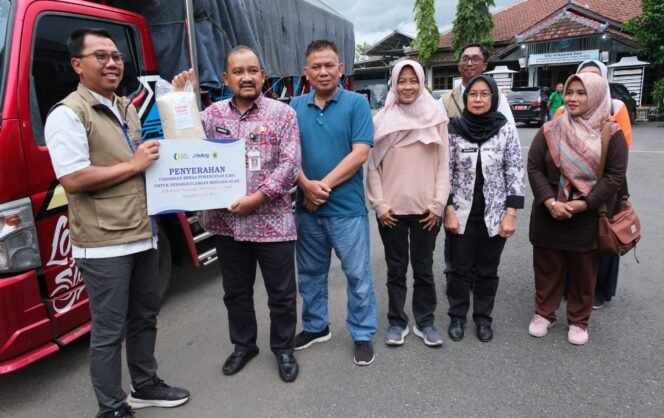 
					12 Ton Beras Disalurkan ke Pemalang, Bupati Sampaikan Terima Kasih