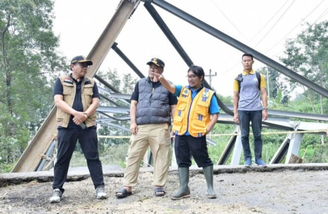 
					Jembatan Semingkir–Wisnu Ambruk, Pemkab Pemalang Bergerak Cepat
