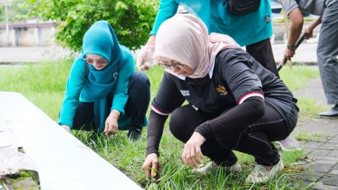 
					Ketua TP PKK Pemalang Gelar Jumat Bersih, Dukung Misi Rhapsodi