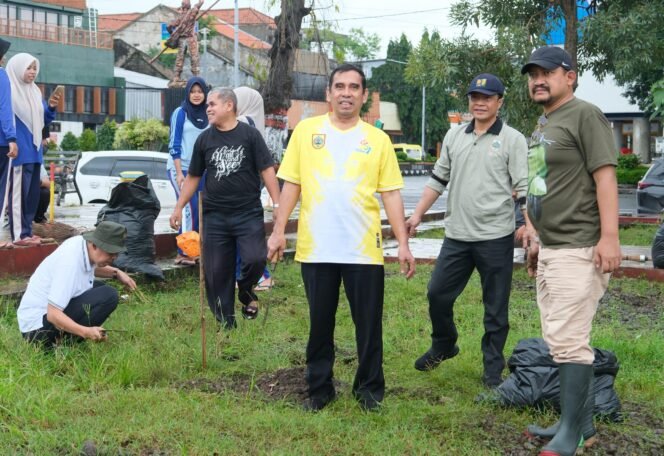 
					Peringati HPSN, Bupati Pemalang dan Forkopimda Gelar Aksi Bersih dan Tanam Pohon