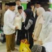 Bupati Pemalang Bagikan Bantuan Sosial kepada Penerima Manfaat di Comal