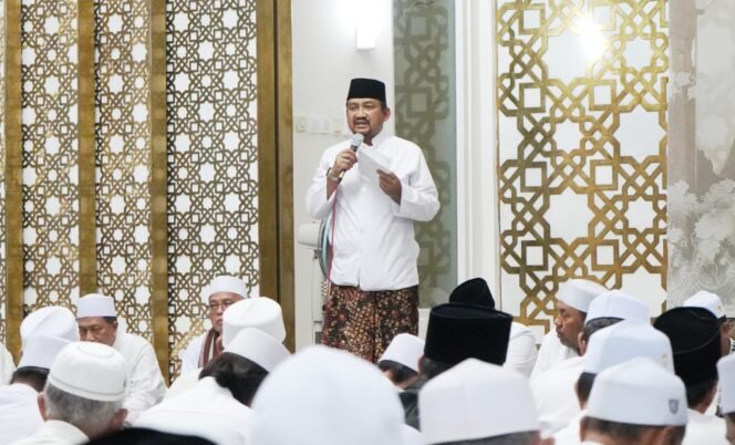
					Ribuan Warga Itikaf di Masjid Agung Nurul Kalam, Bupati Anom: Penuh Makna di Tengah Bencana