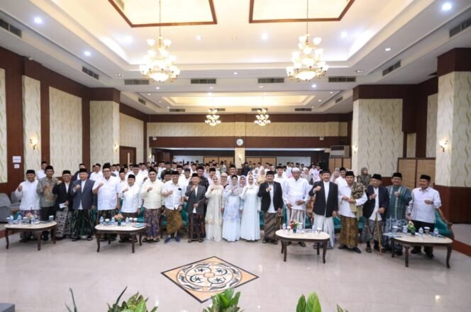 
					Wakil Ketua DPRD Provinsi Jawa Tengah Mohammad Saleh menghadiri acara “Halalbihalal Ngumpulke Balung Pisah Warga NU se-Jateng” yang digelar di Hotel Pandanaran, Kota Semarang pada Minggu, 19 April 2026 malam.