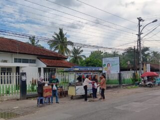 Pegadaian Kanwil XI Semarang Gelar “Jumat Berkah”, Salurkan Bantuan Makanan untuk Masyarakat