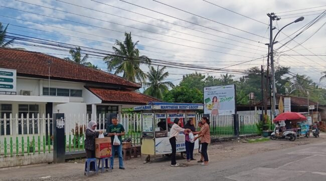 Pegadaian Kanwil XI Semarang Gelar “Jumat Berkah”, Salurkan Bantuan Makanan untuk Masyarakat