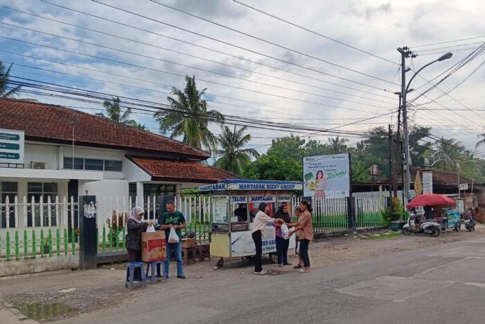 Pegadaian Kanwil XI Semarang Gelar “Jumat Berkah”, Salurkan Bantuan Makanan untuk Masyarakat