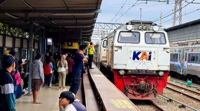 Longsor di Jalur KA Bandung Ganggu Perjalanan, KAI Daop 1 Jakarta Minta Maaf