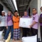 Ketua Persatuan Dokter Gigi Indonesia (PDGI) drg.Evi Sukesih Sukesih, MM, MH. Cabang Tegal Menyerahkan Bantuan kepada warga terdampak tanah bergerak Desa Padasari Kecamatan Jatinegara
