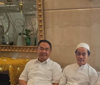 Ketua Umum IKMAL JAYA, H. Abdul Khalim, dan KH. Hadi Purwanto, SH, MH