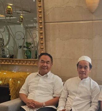 Ketua Umum IKMAL JAYA, H. Abdul Khalim, dan KH. Hadi Purwanto, SH, MH