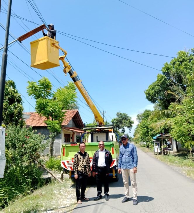 
					Anggota DPRD Pemalang Fahmidh Dhuha Turun Langsung, Dampingi Penggantian PJU di Bungin Danasari