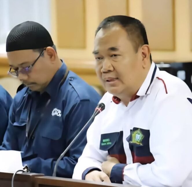 
					Ketua Umum Ikatan Masyarakat Pemalang (IKMAL JAYA), Abdul Khalim, (kanan)