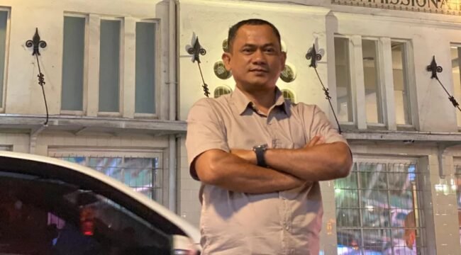 Pegiat lingkungan yang juga pengurus LSM Sahabat Alam Indonesia, Romi Indiarto