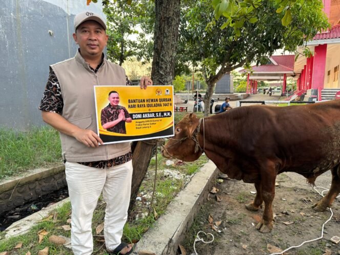 
					Doni Akbar Salurkan 126 Hewan Kurban untuk Warga Dapil Jateng X