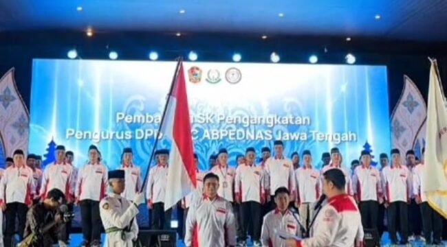 Senator DPD RI, Abdul Kholik, resmi dilantik sebagai Ketua Dewan Pimpinan Daerah (DPD) Asosiasi Badan Permusyawaratan Desa Nasional (ABPEDNAS) Jawa Tengah periode 2026-2031.