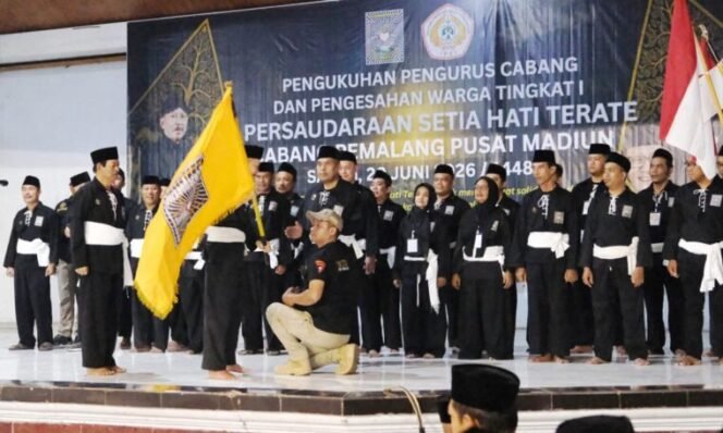 
					Sebanyak 368 calon warga Tingkat I Persaudaraan Setia Hati Terate (PSHT) Cabang Pemalang Pusat Madiun resmi disahkan dalam prosesi yang berlangsung di Gedung Serbaguna Pemalang, Sabtu (20/6/2026).