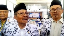 Ketua PGRI Jawa Tengah, Dr. H. Muhdi, S.H., M.Hum. (Tengah)