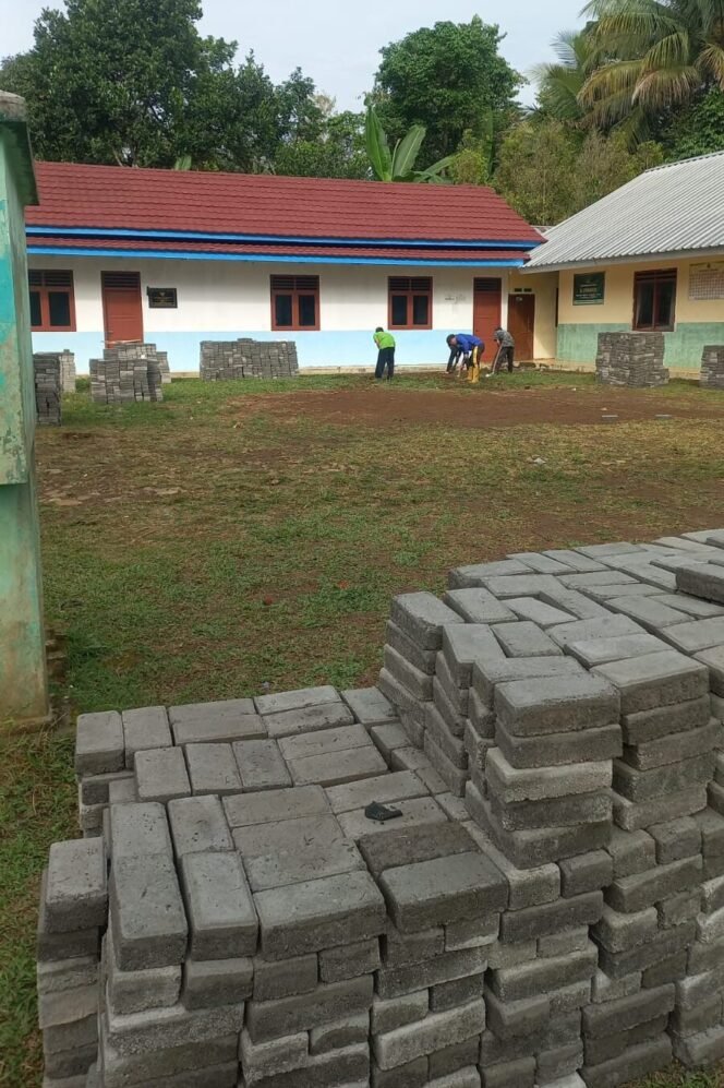 
					BRI Peduli Salurkan CSR Pavingisasi Halaman MDT Riyadlatul Uqul Pakembaran, Dukung Kenyamanan Santri