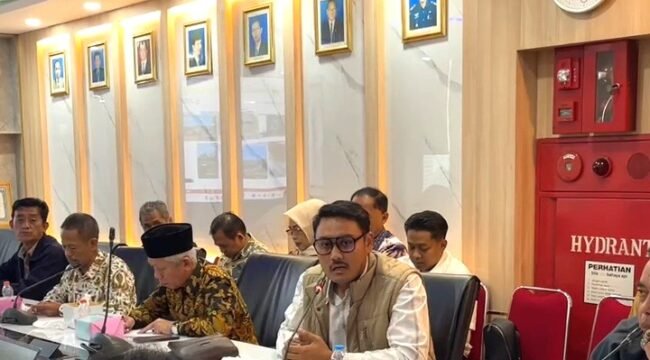 Sekretaris Komisi B DPRD Kabupaten Pemalang, Fahmidh Dhuha, SM, MM, menyampaikan usulan kepada Kementerian Kelautan dan Perikanan (KKP) RI