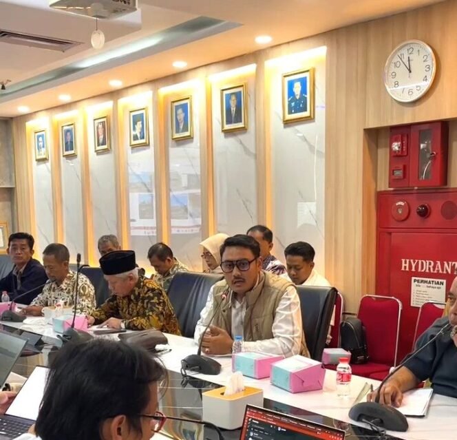 
					Sekretaris Komisi B DPRD Kabupaten Pemalang, Fahmidh Dhuha, SM, MM, menyampaikan usulan kepada Kementerian Kelautan dan Perikanan (KKP) RI