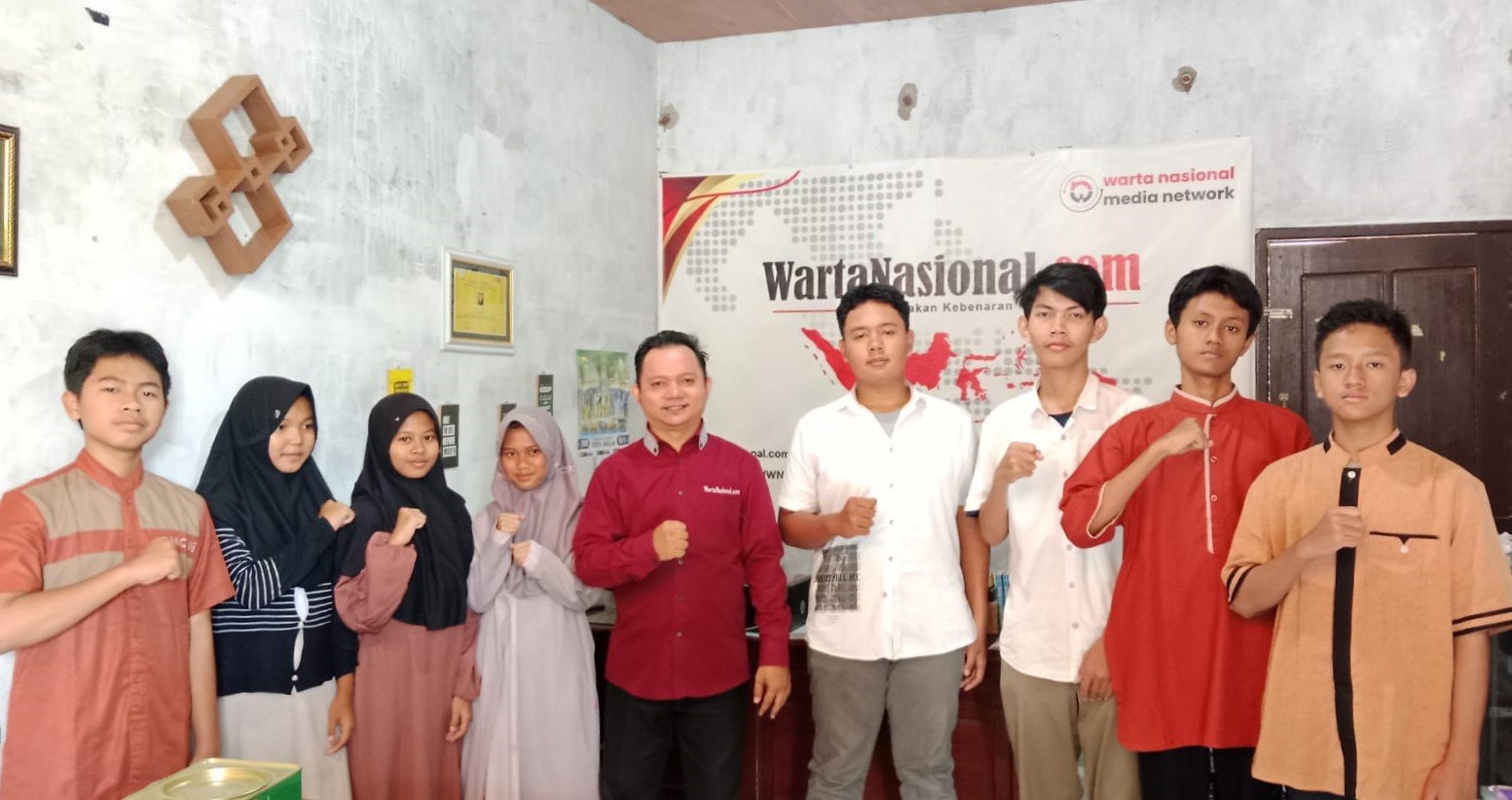 delapan pelajar peserta Leadership Basic Training (LBT) Pelajar Islam Indonesia (PII) Kabupaten Pemalang mengikuti audiensi dan pelatihan jurnalistik yang digelar di Kantor Redaksi WartaNasional.com, pada Sabtu (27/6/2026).