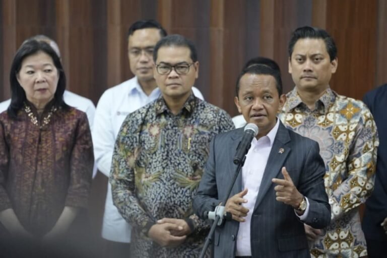 Menteri Energi dan Sumber Daya Mineral (ESDM), Bahlil Lahadalia, usai menghadiri rapat di Gedung DPR RI, Jakarta, Senin (29/6/2026).