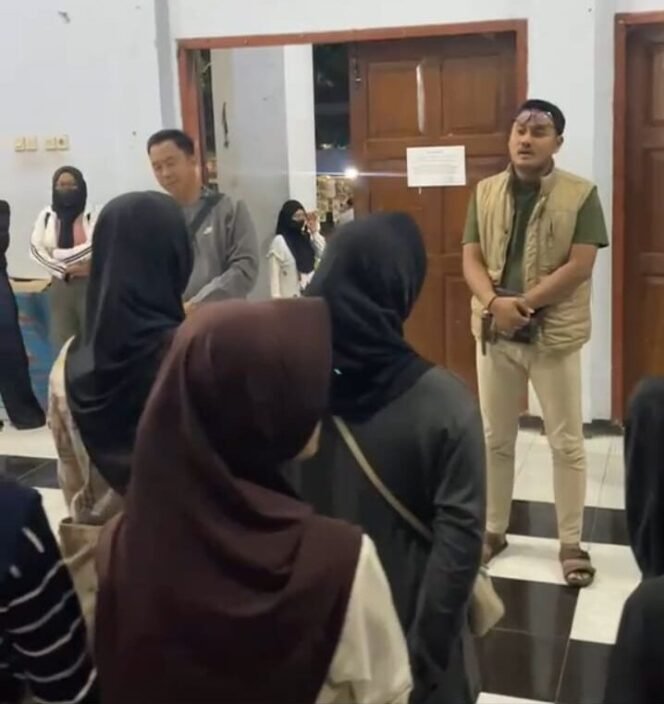 
					Ketua Umum Pengurus Kabupaten (Pengkab) Taekwondo Indonesia (TI) Pemalang, Fahmidh Dhuha, SM, MM Lepas Atlet Taekwondo Pemalang Ikuti Training Tour Yogyakarta