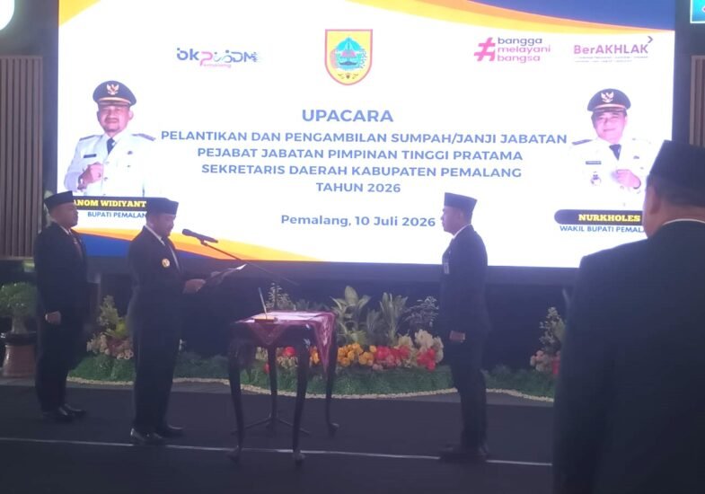 Bupati Anom Widiyantoro Lantik Bagus Sutopo sebagai Sekda Kabupaten Pemalang
