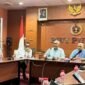 Ketua Umum PWI Pusat Akhmad Munir didampingi Ketua Dewan Kehormatan PWI Pusat Atal S. Depari, Wakil Ketua DK PWI Pusat Herbert Timbo P. Siahaan, dan Sekjen PWI Pusat Marthen Selamet Susanto.