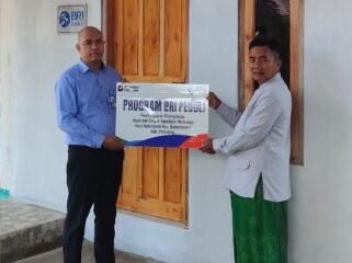 Penyerahan secara simbolis bantuan program tersebut dilakukan oleh Rahman Hakim selaku Supervisor Penunjang Operasional (SPO) BRI Cabang Pemalang kepada Kepala MDA Walisongo Desa Kebongede, Mustofa pada Senin (29/6/2026).