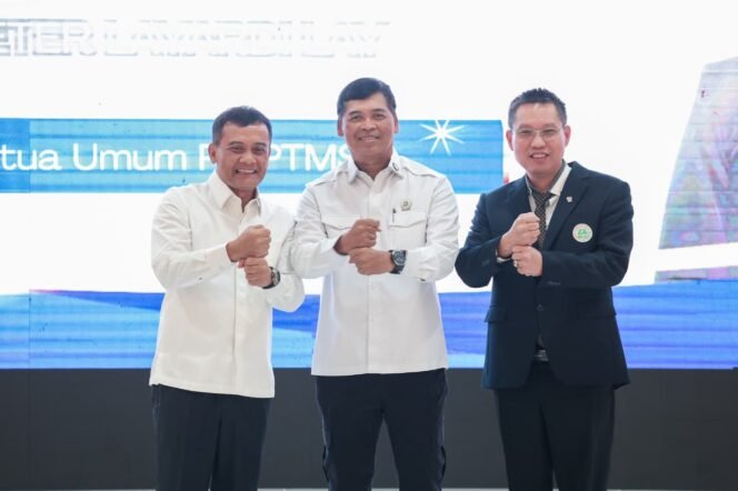 
					Gubernur Ahmad Luthfi Minta PTMSI Jateng Rutin Gelar Turnamen, Bangkitkan Prestasi Tenis Meja