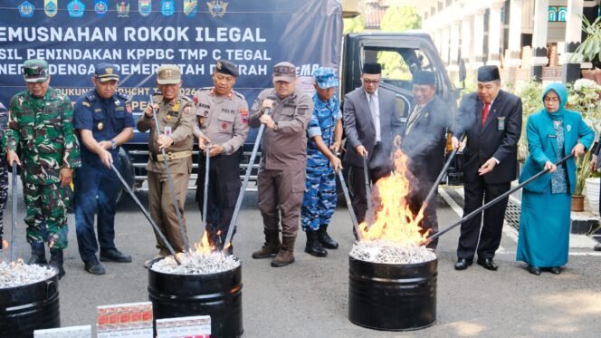 
					Pemkab Pemalang dan Bea Cukai Tegal Musnahkan Lebih dari 3 Juta Batang Rokok Ilegal