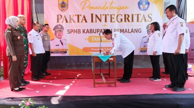
					SPMB Pemalang 2026 Diperkuat Pakta Integritas, Bupati Tekankan Transparansi dan Keadilan