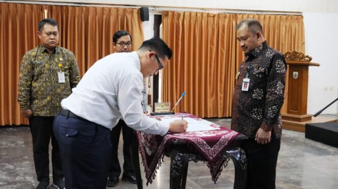 
					Bupati Pemalang Lantik Dirut Baru Tirta Mulia