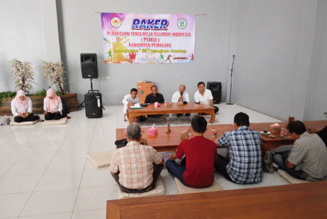 
					Pengurus Kabupaten (Pengkab) Persatuan Tenis Meja Seluruh Indonesia (PTMSI) Pemalang menggelar Rapat Kerja (Raker) Tahun 2026, bertempat di Rumah Makan SS, Kabupaten Pemalang, pada Minggu (9/8/2026).