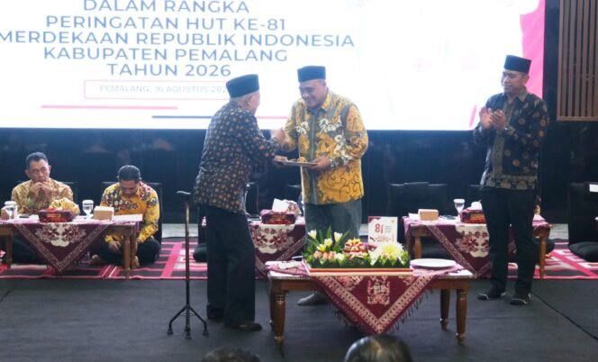 
					Malam Wungon HUT ke-81 RI, Nurkholes Ajak Warga Perkuat Kepedulian dan Gotong Royong