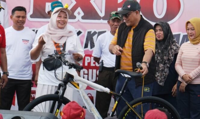 
					Penjabat Bupati Pemalang, Nurkholes, menyampaikan apresiasi tinggi atas antusiasme dan kebersamaan warga dalam memeriahkan peringatan HUT ke-81 Kemerdekaan Republik Indonesia.