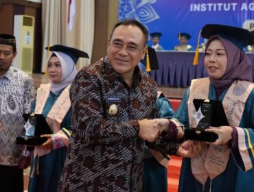 211 Wisudawan INSIP Pemalang Resmi Sandang Gelar Sarjana, Nurkholes: Wisuda Bukan Akhir Perjalanan