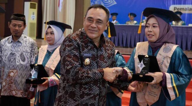 211 Wisudawan INSIP Pemalang Resmi Sandang Gelar Sarjana, Nurkholes: Wisuda Bukan Akhir Perjalanan