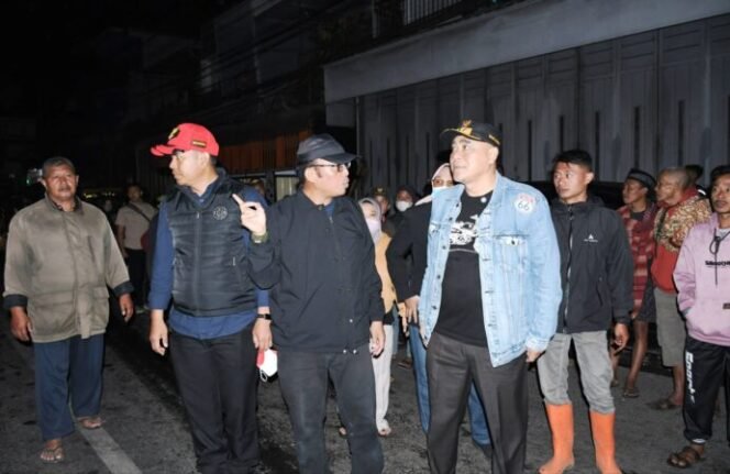 
					Plt. Bupati Pemalang Nurkholes meninjau langsung penanganan tanggap darurat kebakaran di Pasar Belik, Kecamatan Belik, Sabtu malam (29/8/2026).