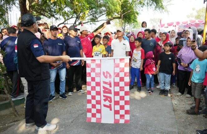 
					Kegiatan yang berlangsung di Taman Wana Puspitasari tersebut dilepas langsung oleh Plt. Bupati Pemalang Nurkholes.