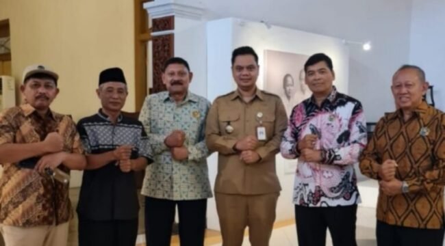Ketua Umum (Ketum) Pengurus Provinsi (Pengprov) Persatuan Tenis Meja Seluruh Indonesia (PTMSI) Jawa Tengah, Brigjen Pol (Purn) Drs. Lukas Arry Dwiko Utomo, CRP., beserta rombongan melaksanakan silaturahmi sekaligus audiens bersama Bupati Jepara, H. Witiarso Utomo, S.E.