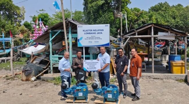 BRI Cabang Pemalang Serahkan 4 Mesin Perahu dan Bantuan Rp23 Juta untuk Nelayan Tanjungsari