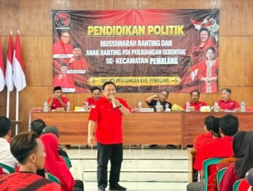 Ketua DPC PDI Perjuangan Kabupaten Pemalang, Indianto, SH, saat Musyawarah Ranting (Musran) dan Musyawarah Anak Ranting (Musanran) secara serentak se-Kecamatan Pemalang, Sabtu (29/8/2026).