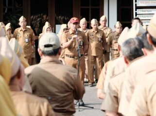 Sekda Pemalang, Bagus Sutopo saat memimpin Apel Pagi Bersama Bulan September di halaman timur Pendopo Kabupaten Pemalang, Senin (7/9/2026).