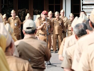 Sekda Pemalang, Bagus Sutopo saat memimpin Apel Pagi Bersama Bulan September di halaman timur Pendopo Kabupaten Pemalang, Senin (7/9/2026).