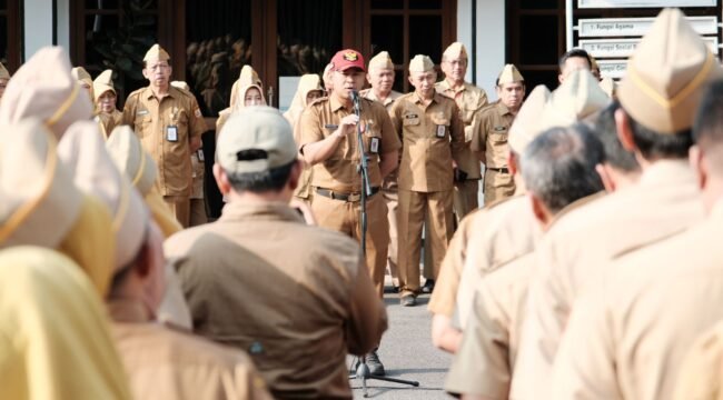 Sekda Pemalang, Bagus Sutopo saat memimpin Apel Pagi Bersama Bulan September di halaman timur Pendopo Kabupaten Pemalang, Senin (7/9/2026).