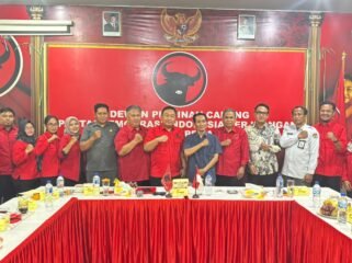 Foto bersama - Jajaran pengurus DPC PDI Perjuangan Kabupaten Pemalang dan perwakilan KPU Kabupaten Pemalang