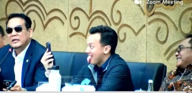 
					Momen Moreno Soeprapto video call terjadi saat Rapat Dengar Pendapat (RDP) Komisi XII DPR RI bersama jajaran MIND ID.
